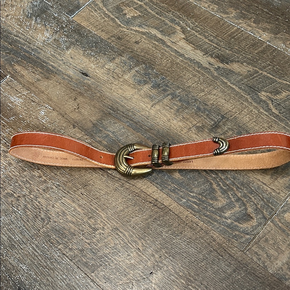 Women’s Leather Belt By Liz Claiborne Size Large Gold‎ tone Decorative Buckle - Picture 2 of 8